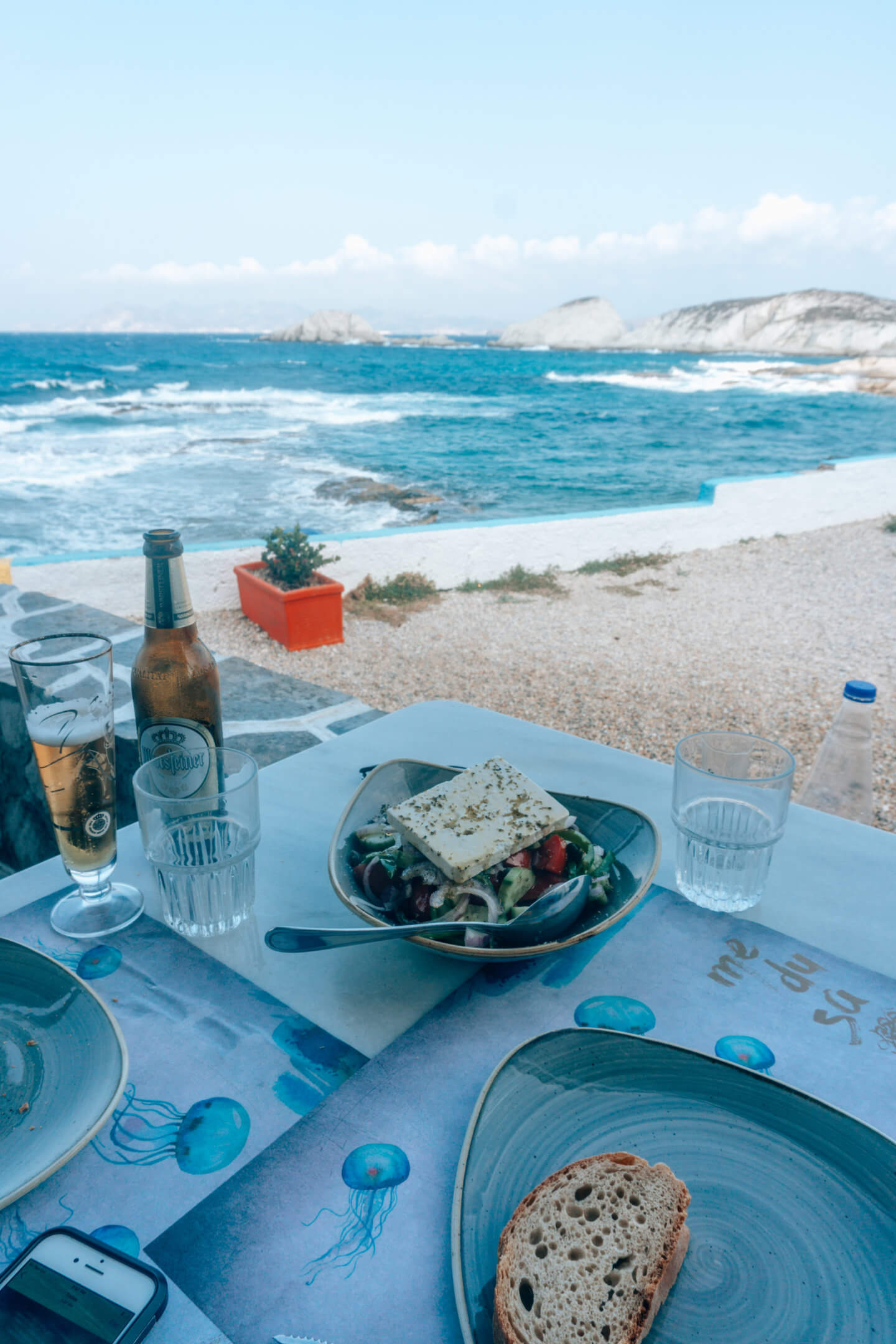 Lunch at Madusa with an ocean views - Milos travel guide