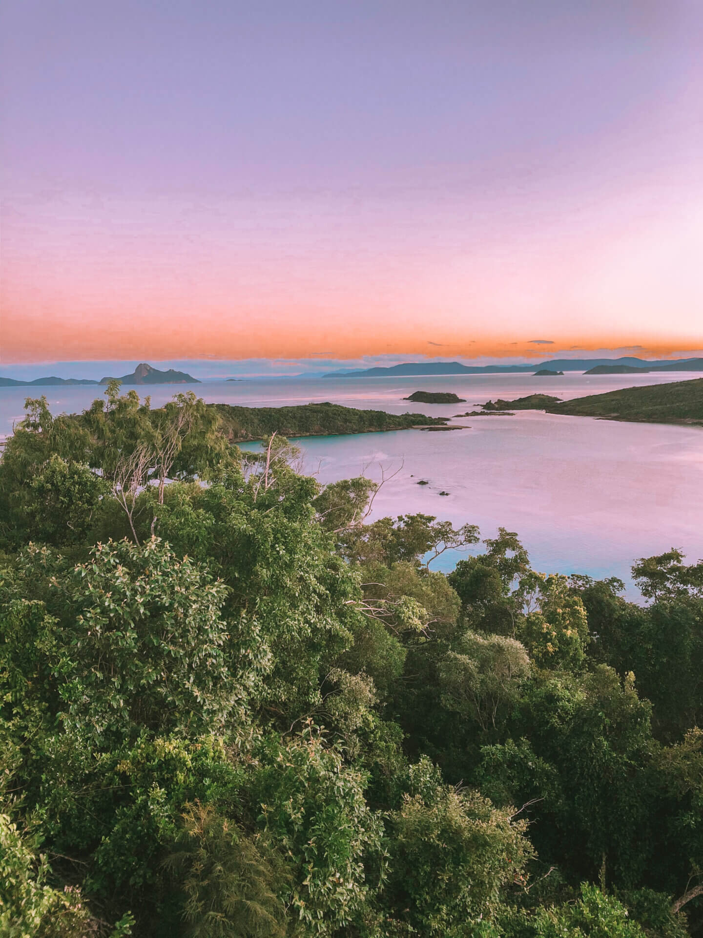 A beautiful sunset over the Whitsundays at the Whitsunday Lookout