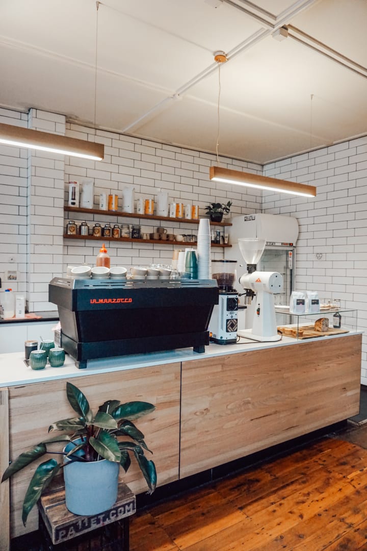 Best places to Eat in the Blue Mountains: Cassiopeia Coffee is a Melbourne-style cafe