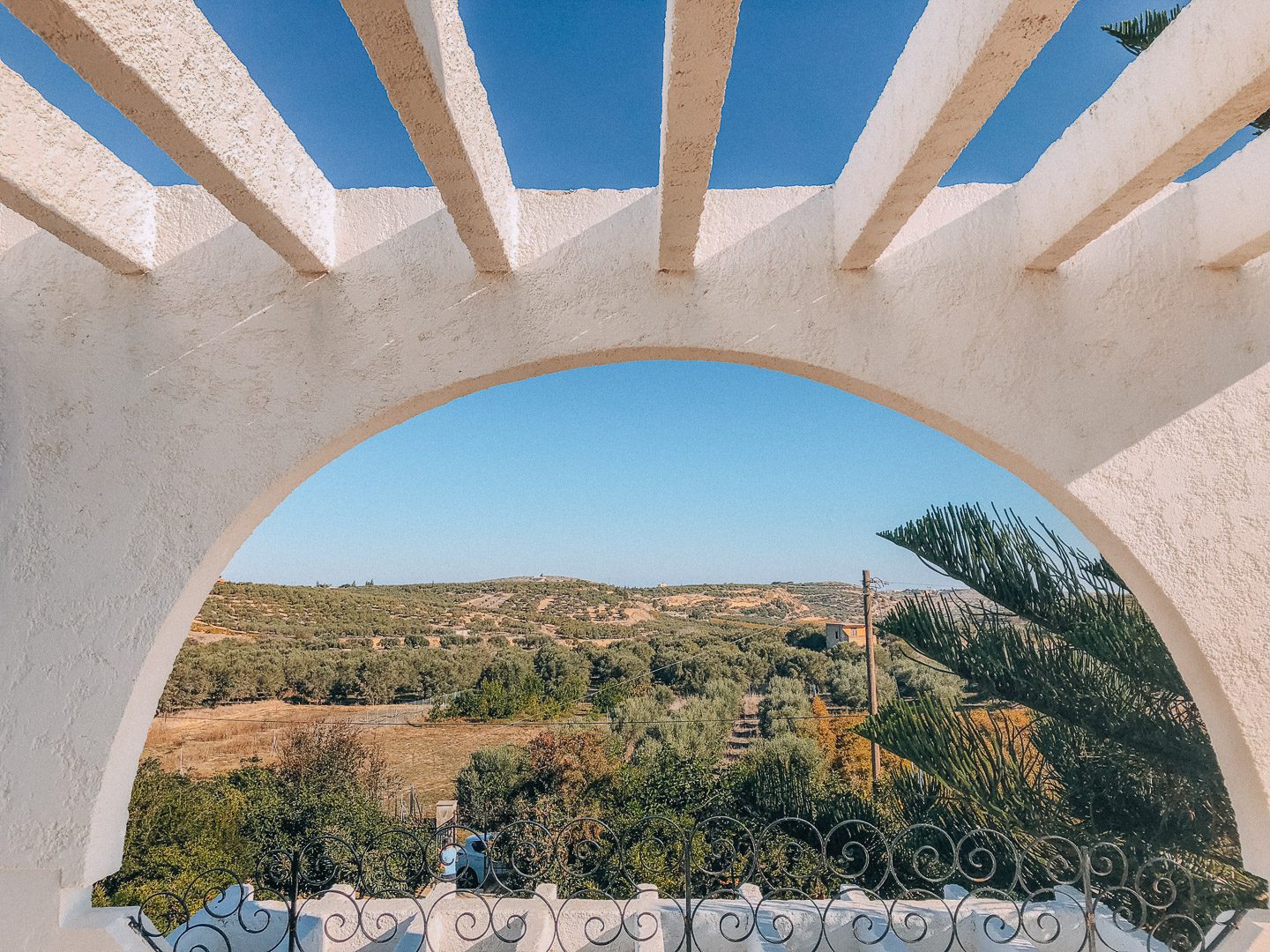 And white archway frames the beautiful countryside of Heraklion's wine region. 