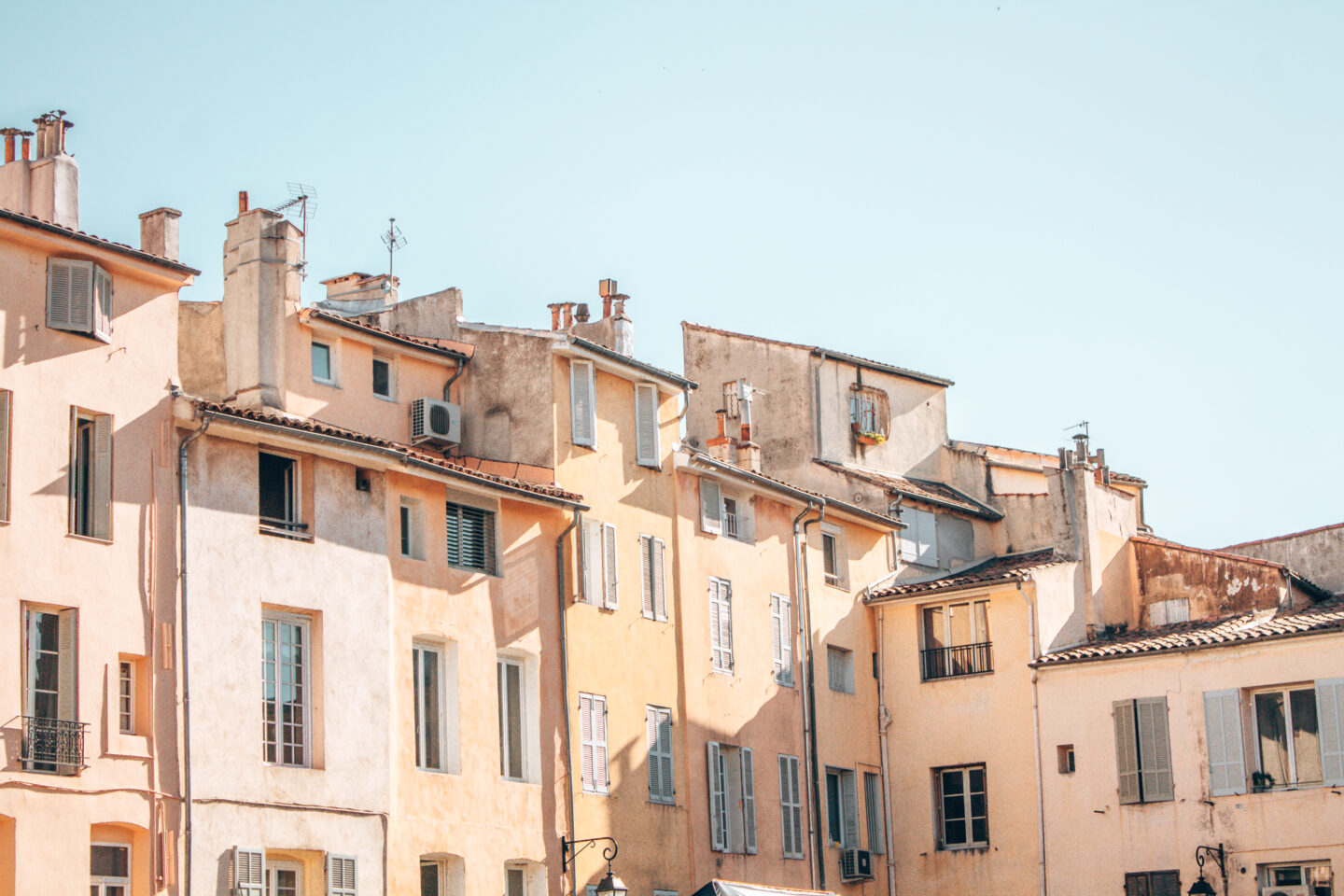 the charming colours and rooftops of Aix-en-Provence, France